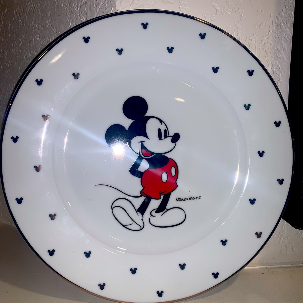 Disney Mickey Mouse porcelain Collector plate salad plate 7 3/4” diameter
